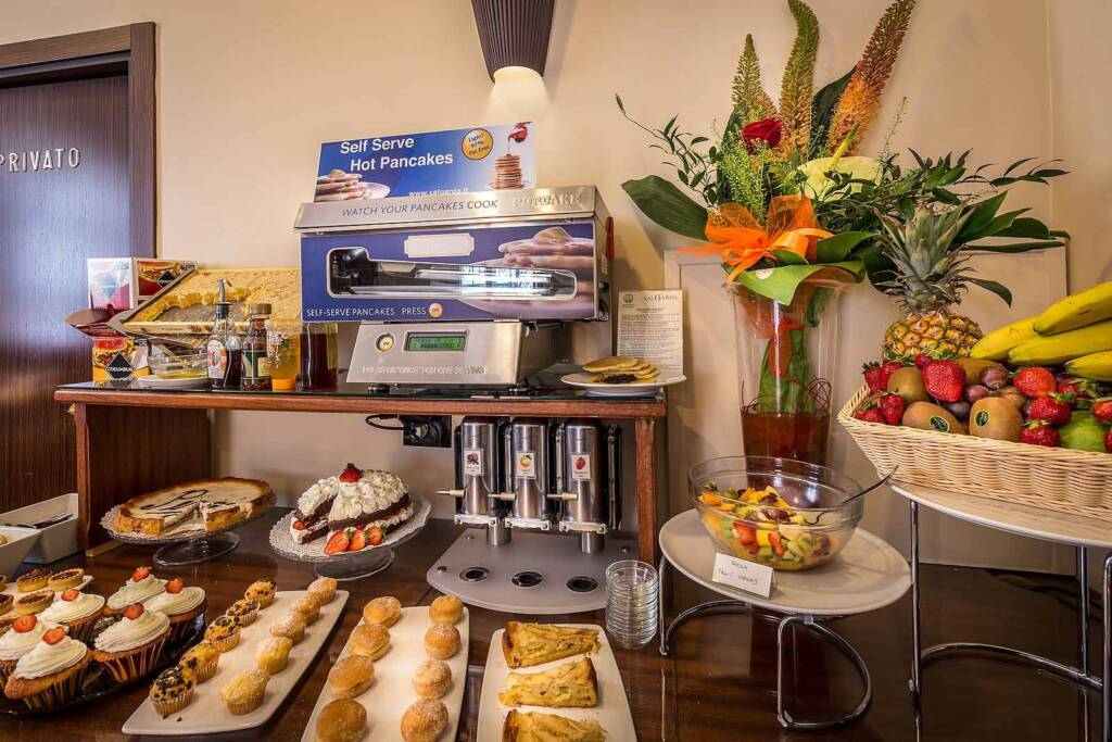 Pancake machine and breakfast buffet at Hotel Duomo Firenze