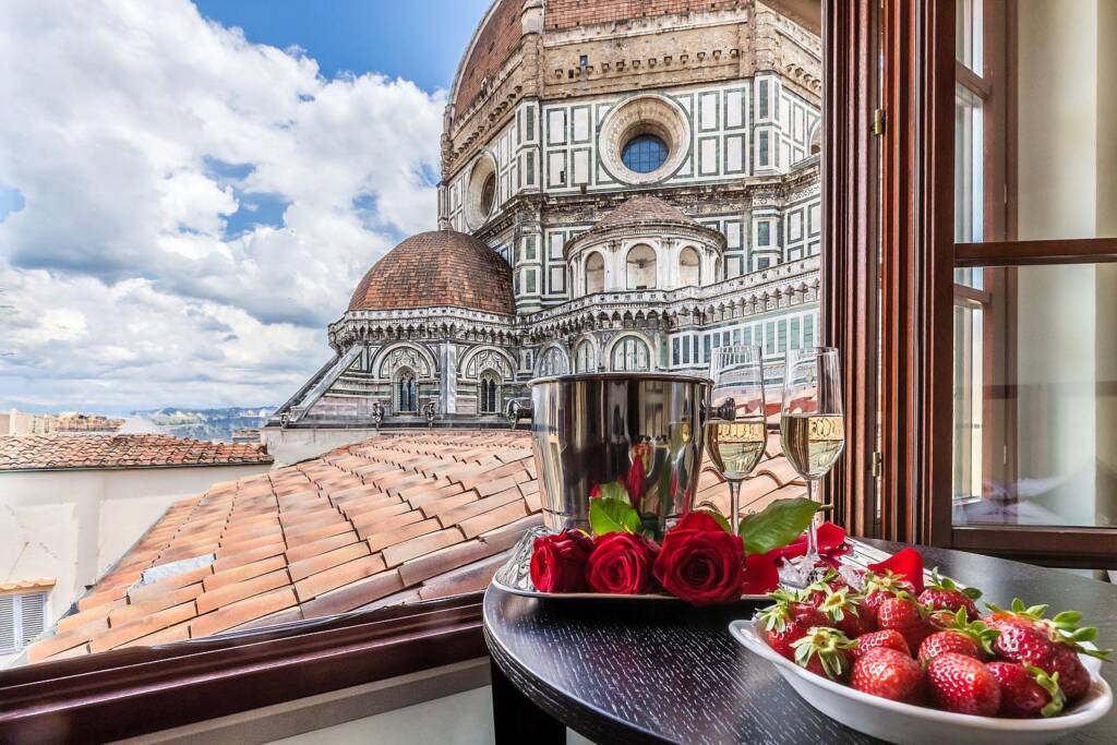 Deluxe room 40 facing Brunelleschi's Dome at Hotel Duomo Firenze